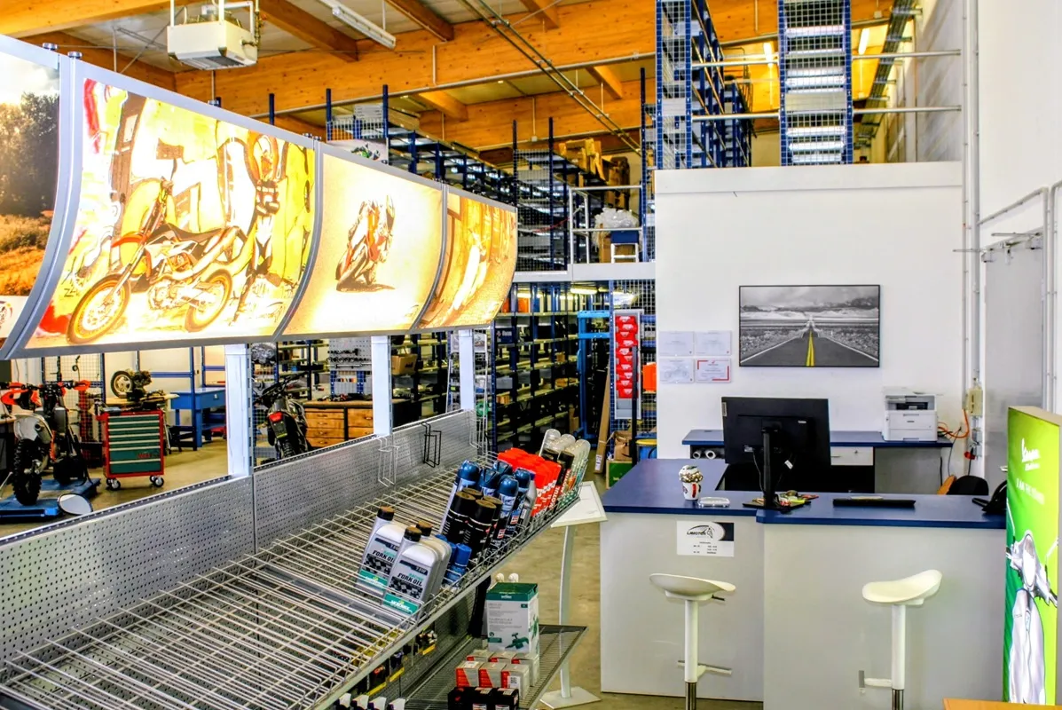 Einblick in die Motorradwerkstatt in Eggenburg